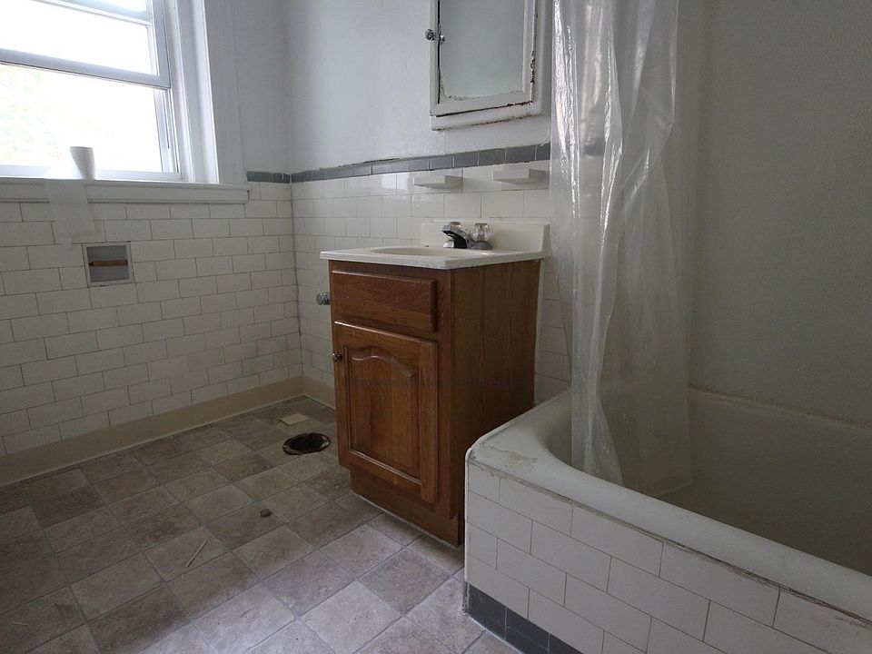 2nd image of 123 Sutherland Rd #52