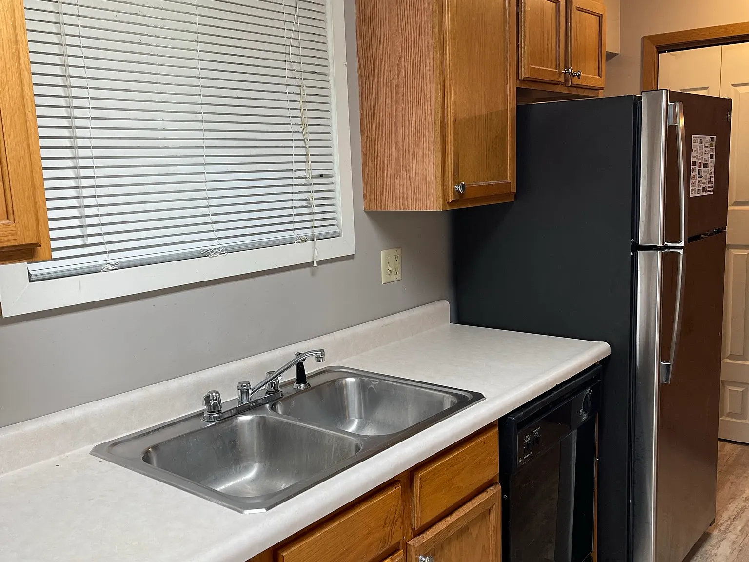 4 bed, 1800 sqft, $3,221 — Photo 3