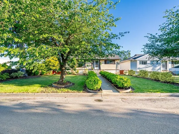 3796 Peter St, Burnaby, BC V5J 1N4