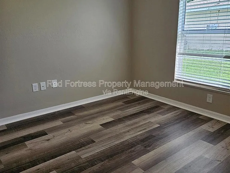 1138 NW 15th Ter — Photo 5