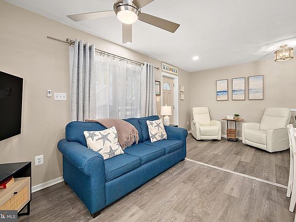 4th image of 15 42nd St Unit 1W