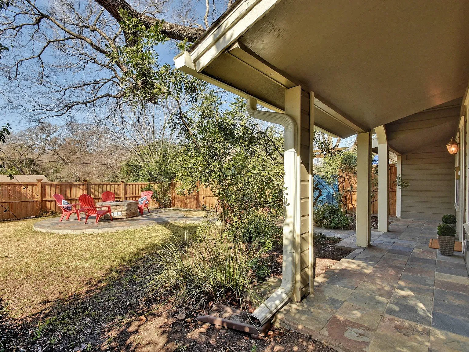 4 bed, 2.0 bath, 2095 sqft, $4,750 — Photo 4