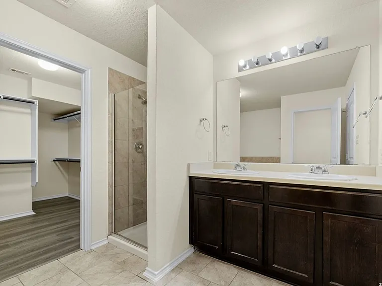 1407 Frio Eagle — Photo 21