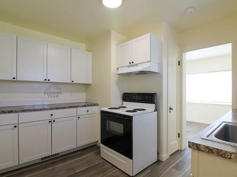 706 Benham St — Photo 2