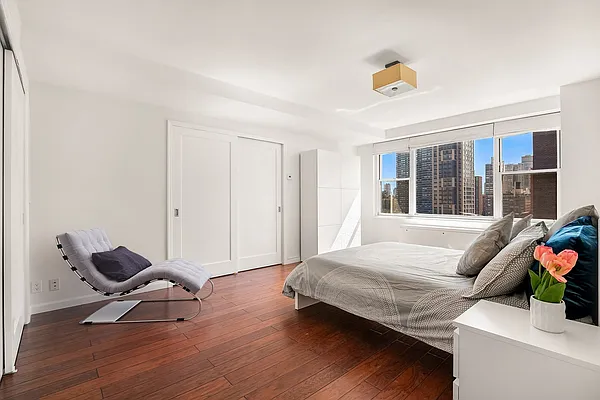 Sold by New York Private Realty Group | media 5