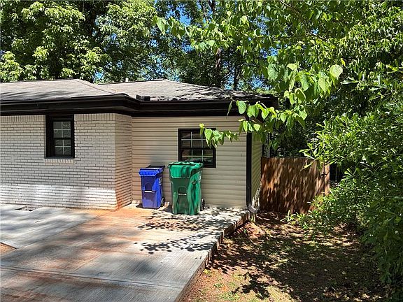 3rd image of 3490 Primrose Pl