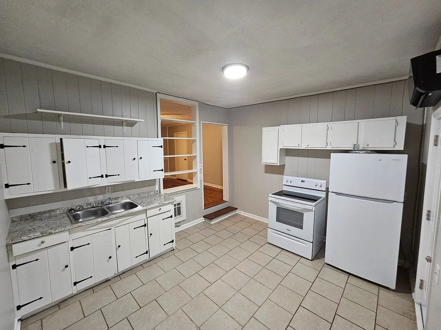 2 Bedroom 1 Bath Downstairs apartment in the heart of Maryville & available now! — Photo 1