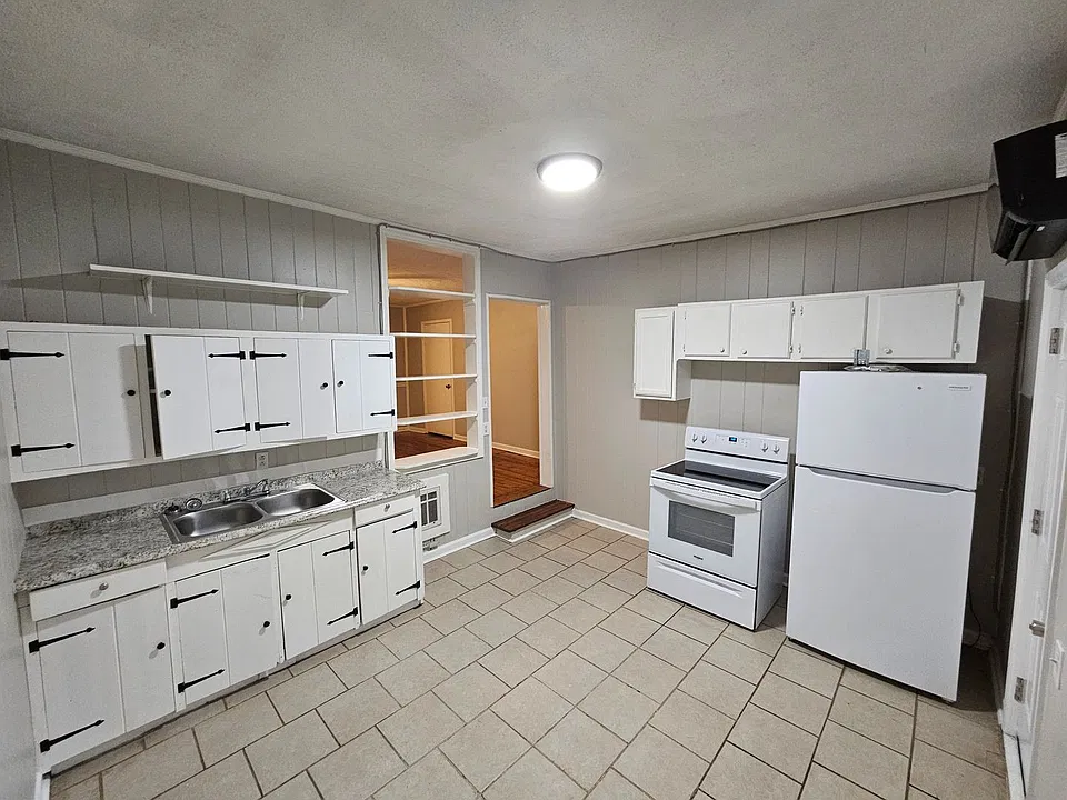 307 S Magnolia St #4