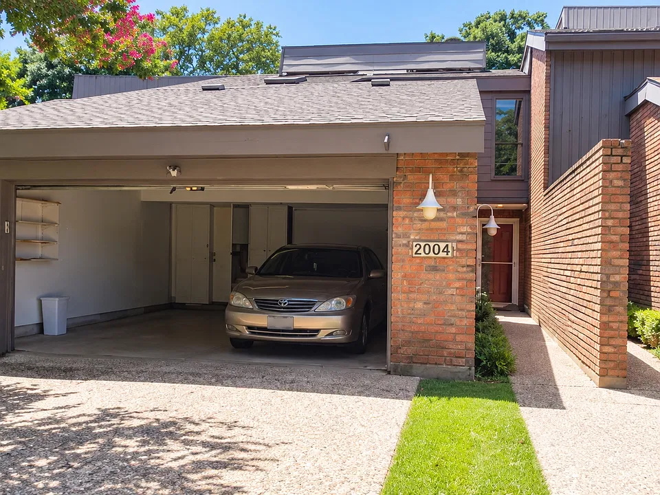 2004 Woodnote Ln