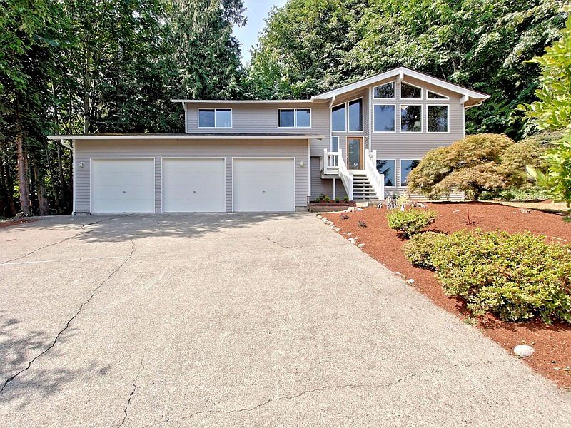 1st image of 18205 NE 105th Ct