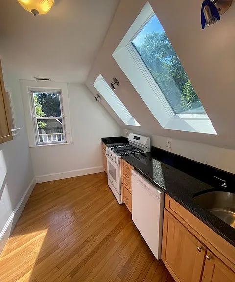369-371 Lexington St #3 — Photo 7