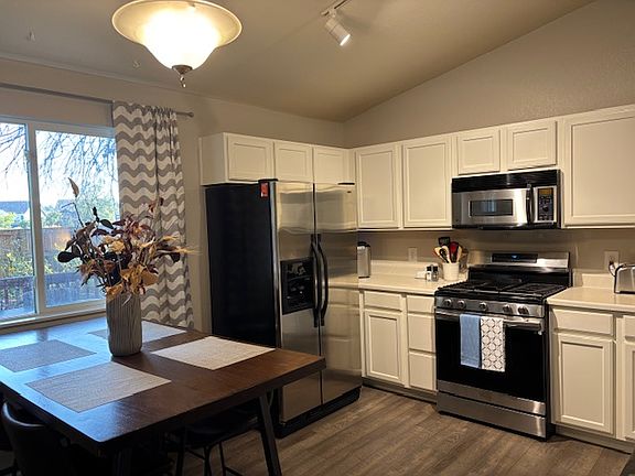 5th image of 403 Tynan Dr