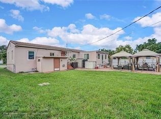 367 W 57th St, Hialeah, FL 33012