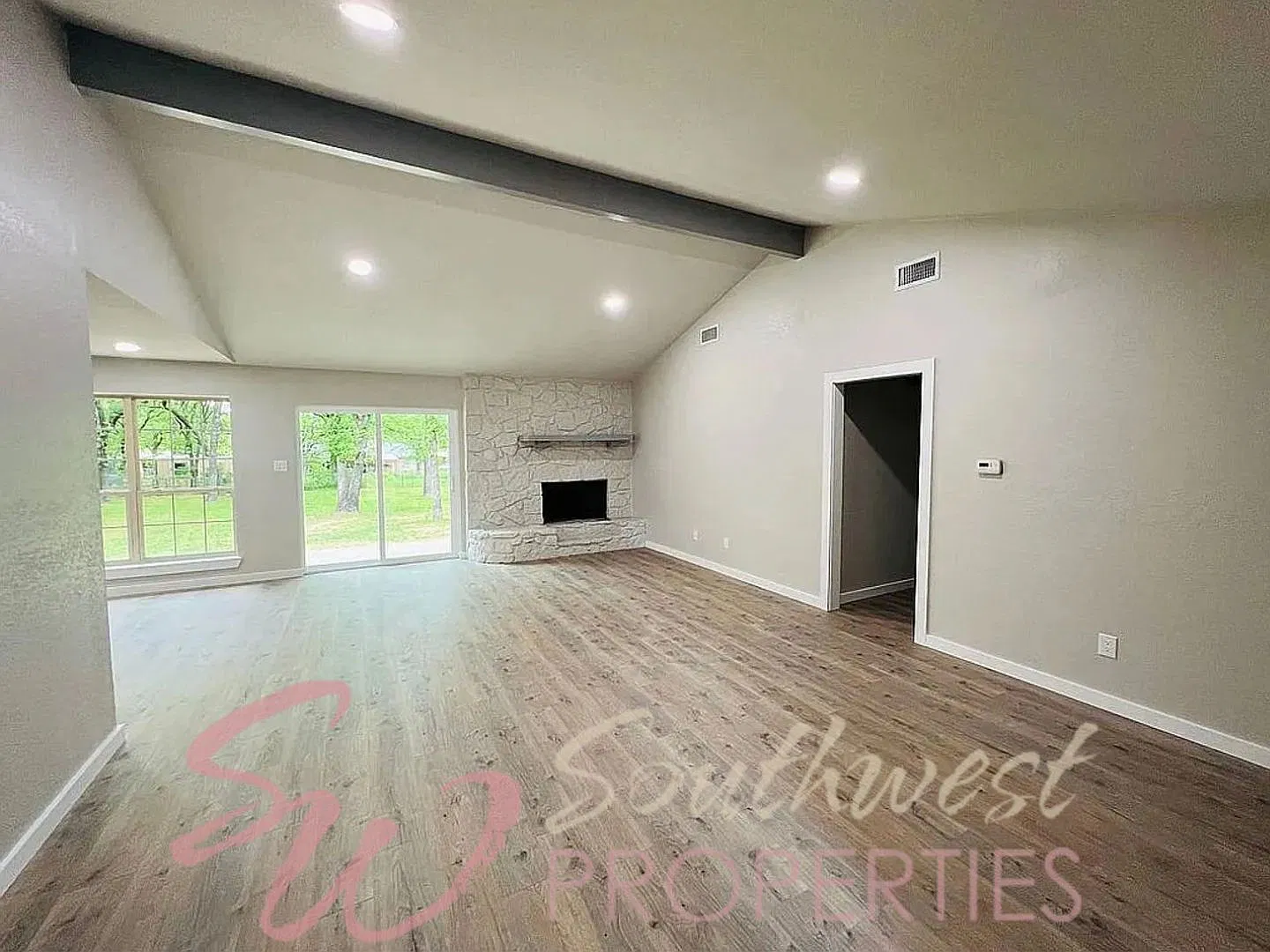 3 bed, 2.0 bath, 1663 sqft, $2,500 — Photo 2