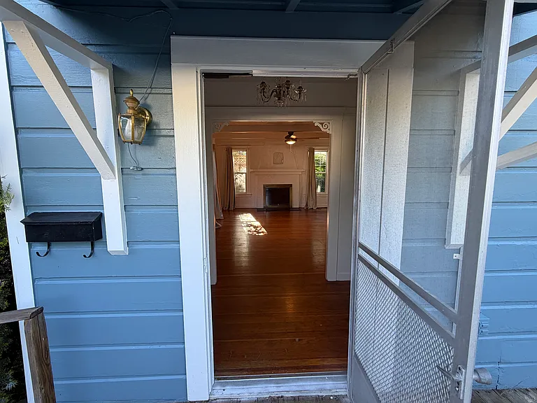 Front door entrance to foyer
