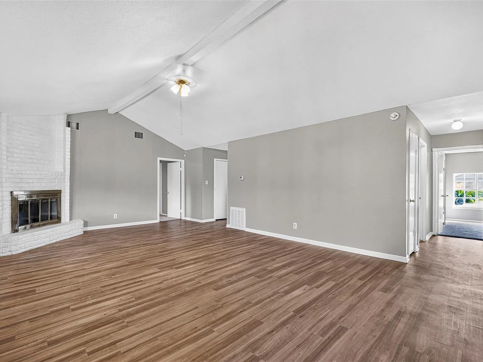 3 bed, 1.5 bath, 1674 sqft, $1,600 — Photo 3