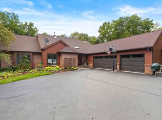 8024 Killarney Aire Rd, Roscoe, IL 61073