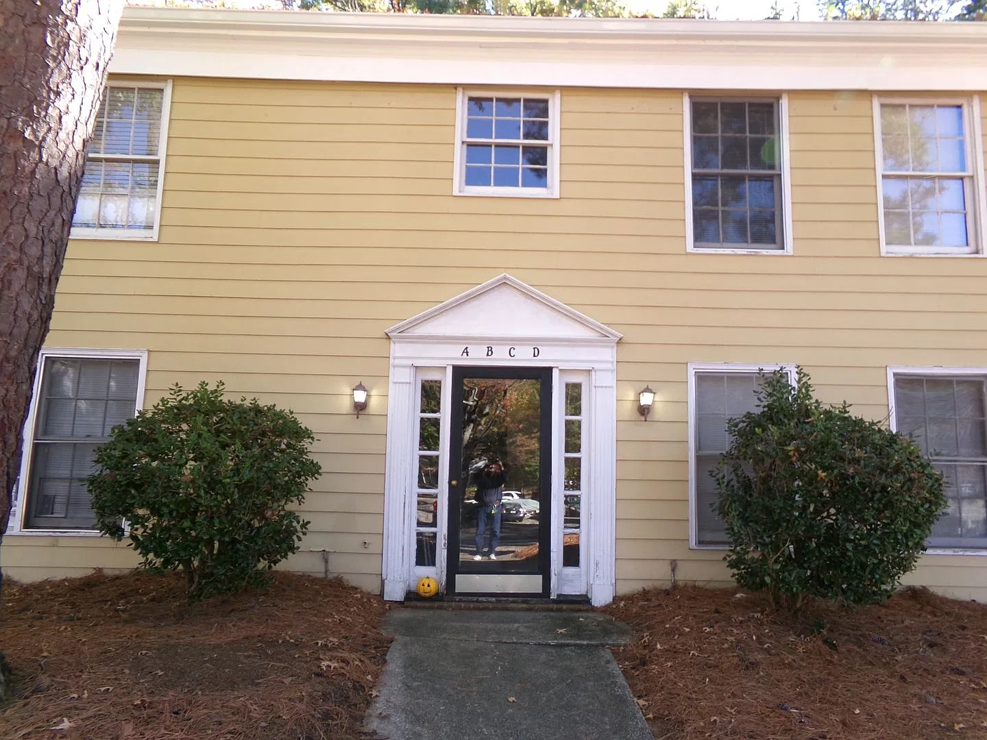 Large 2 Bedroom — Photo 2