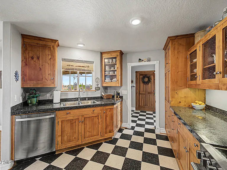 1935 E Tanya Rd — Photo 20