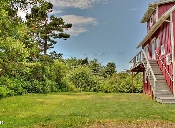 3rd image of 969 NW Parkview St