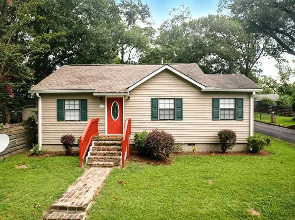 215 Peach Ave S, McComb, MS 39648