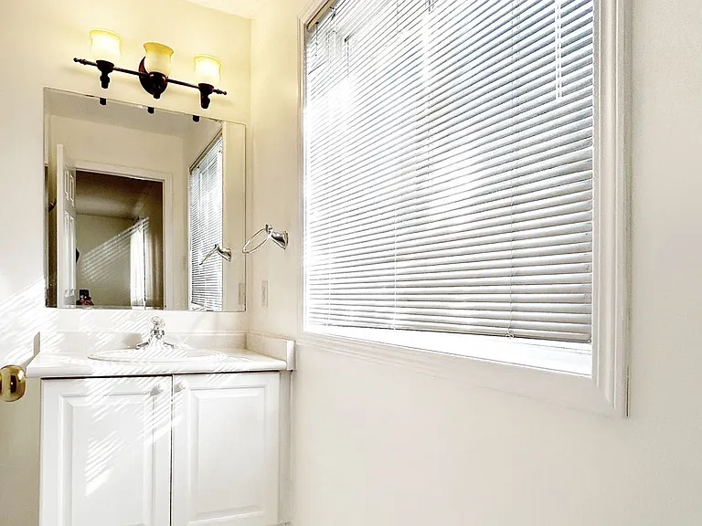 2594 Dashwood Dr — Photo 15
