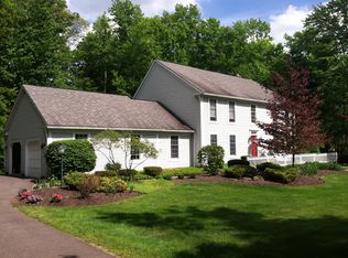 66 Potomac Dr, Chagrin Falls, OH