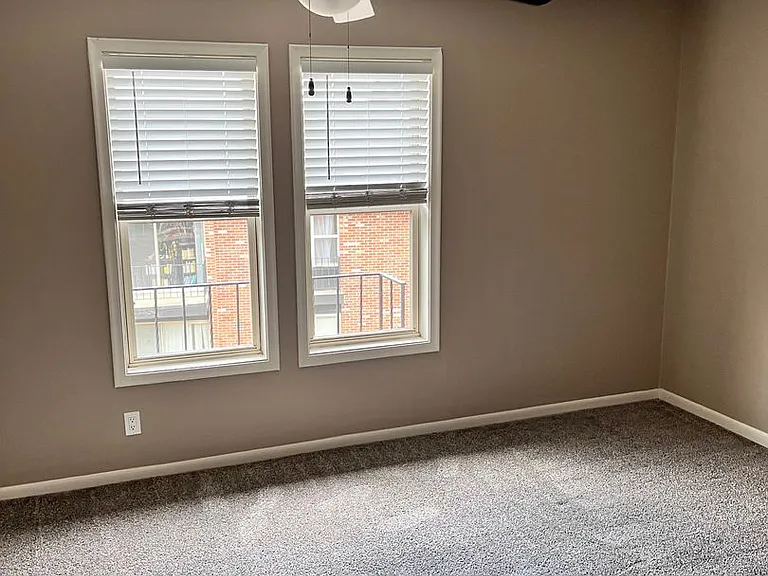 Bristol Square Apartments — Photo 152