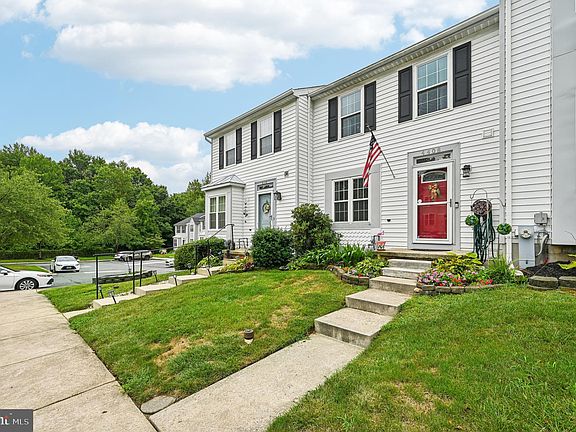 3rd image of 4408 Danbury Sq
