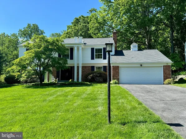 8804 Fox Hills Trl, Rockville, MD 20854