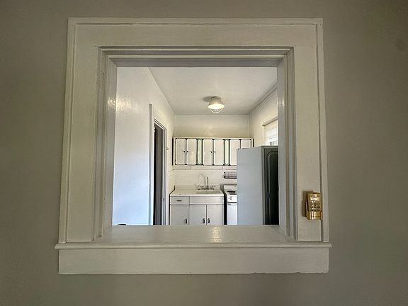 5th image of 926 Greenwood Ave NE APT 7