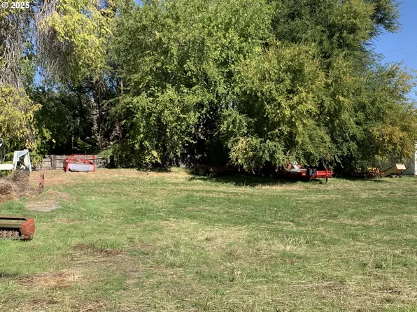 2 Lucerne Ln, Dallesport, WA 98617