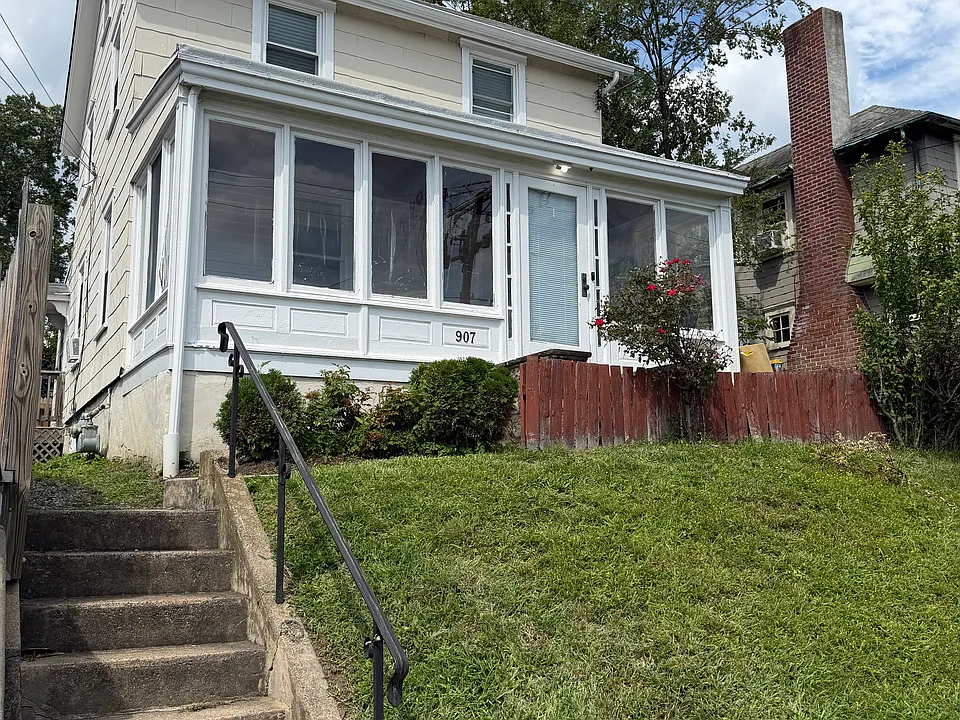 907 E Butler Pike