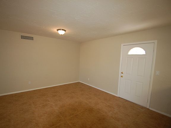 3rd image of 4515 E Sunland Ave