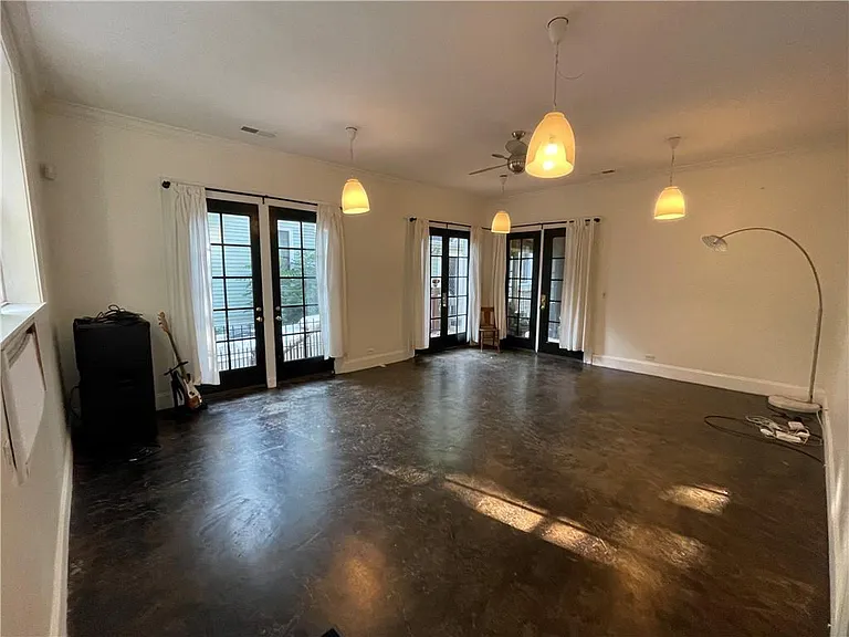 229 Howard St NE — Photo 2