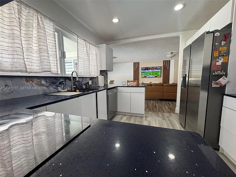 18701 Wentworth Dr — Photo 36