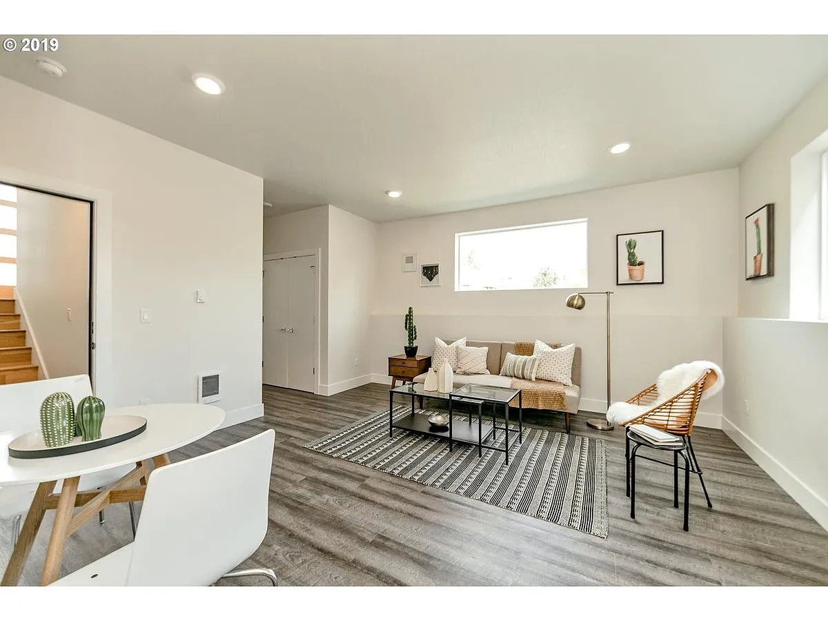 Building Photo - 5480 NE 28th Ave #B
