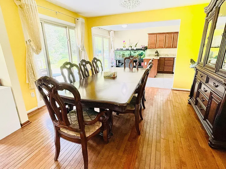 1450 Durand Dr — Photo 3