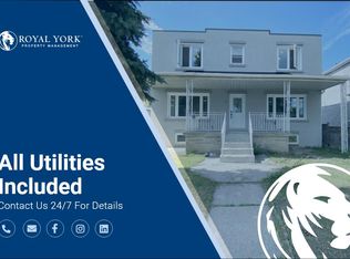 38 Beckett Ave #4, Toronto, ON M6L2B4