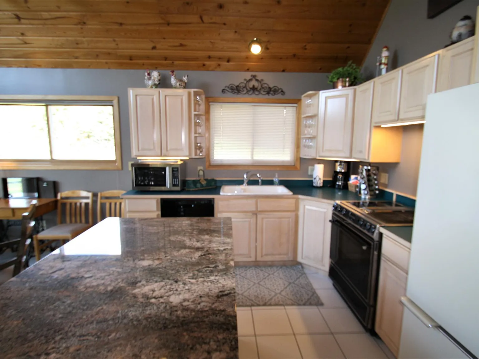 77 Fox Hollow Rd — Photo 4
