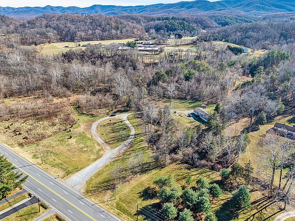 5th image of 7682 Lee Hwy