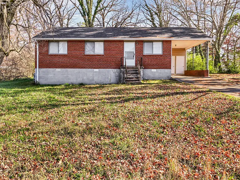 124 Yorktown Rd — Photo 1