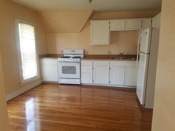 4th image of 359 1/2 Central Ave