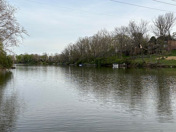 6th image of 2044 Manor Dr