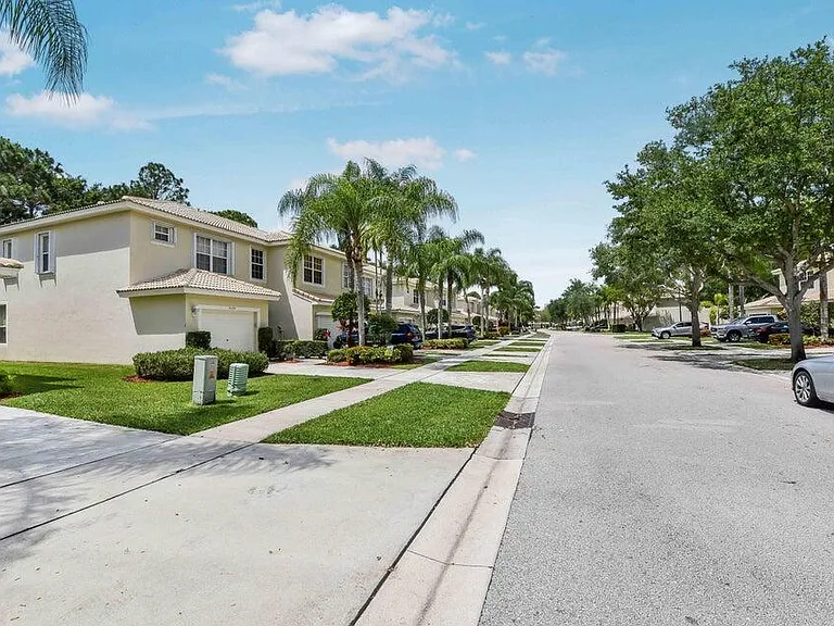 9687 Lago Dr — Photo 16