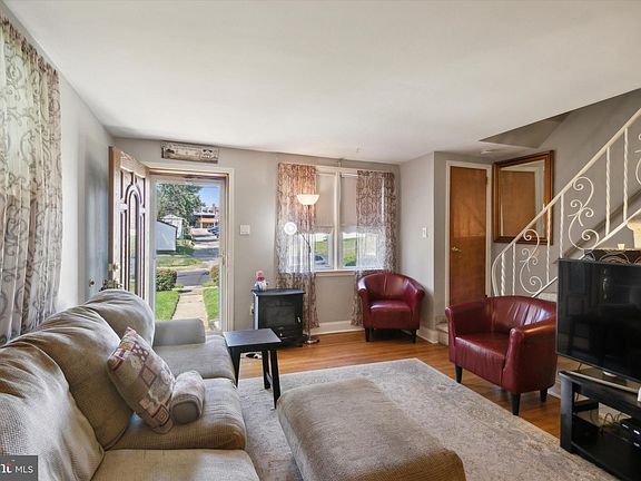 4th image of 421 Park Dr