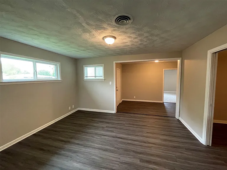 2526 Jackson St — Photo 3