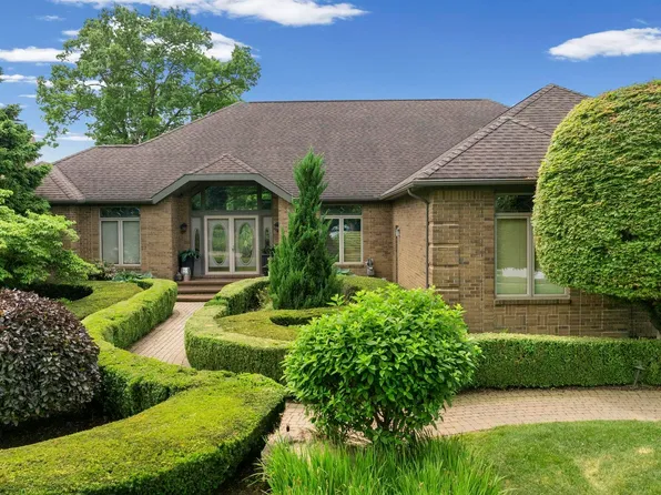 6718 Pond Dr, Washington, MI 48094