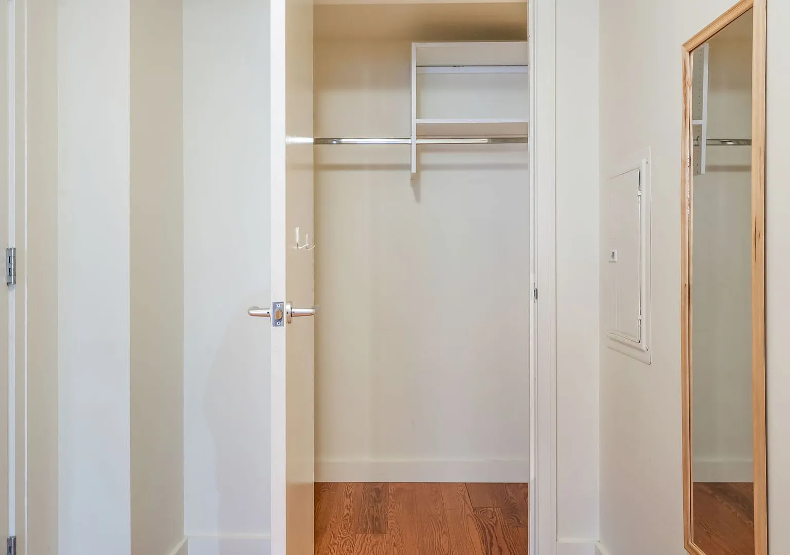 John Ross - 8th floor south waterfront studio w/parking/most utilities/concierge — Photo 3