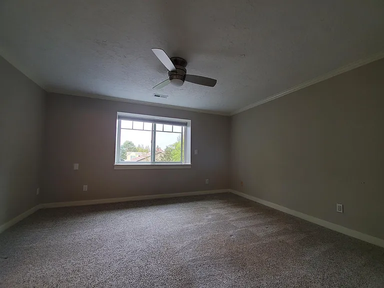 14290 SW Hall Blvd — Photo 11